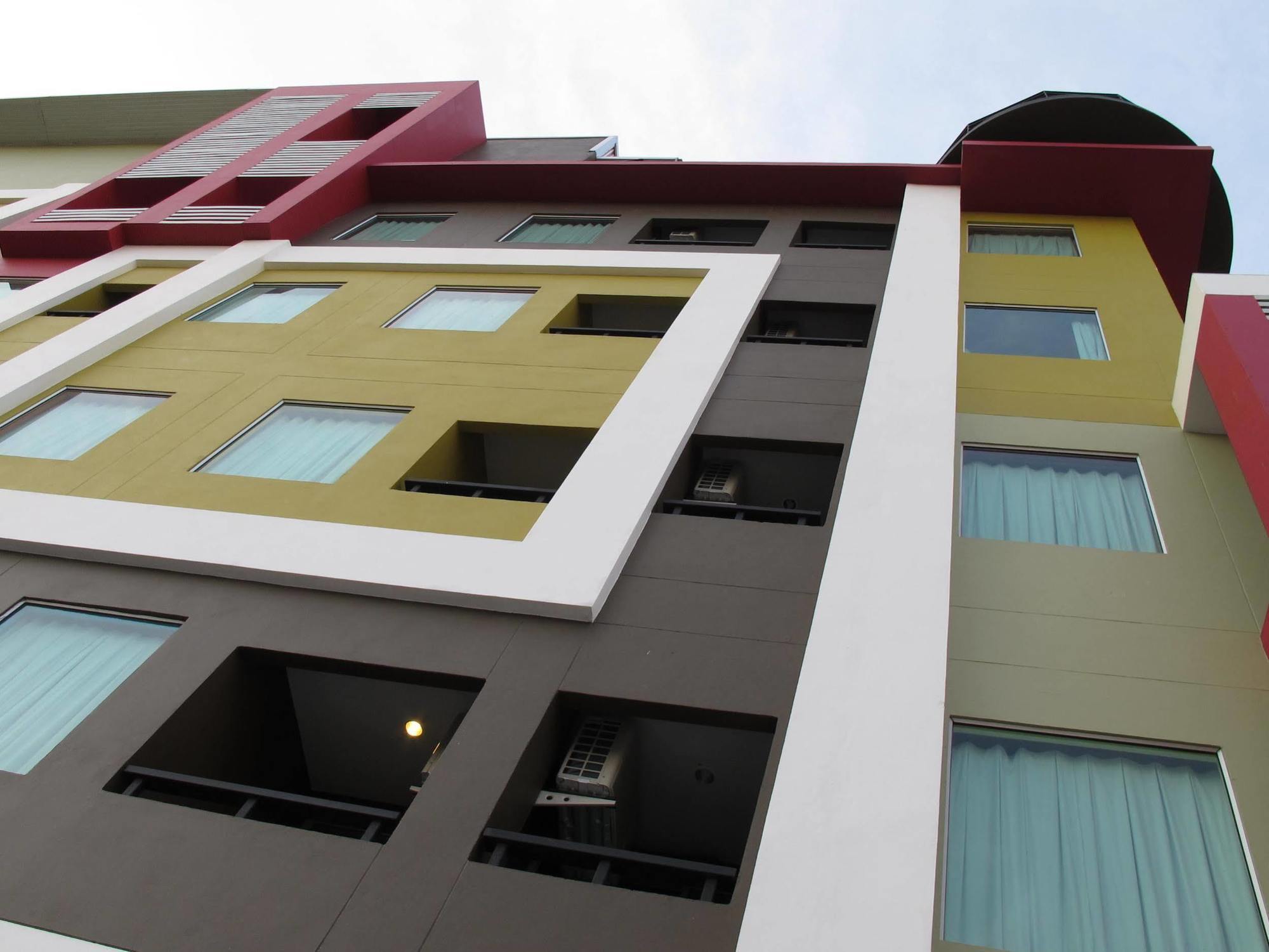 Trendy Hotel Nakhon Pathom Esterno foto
