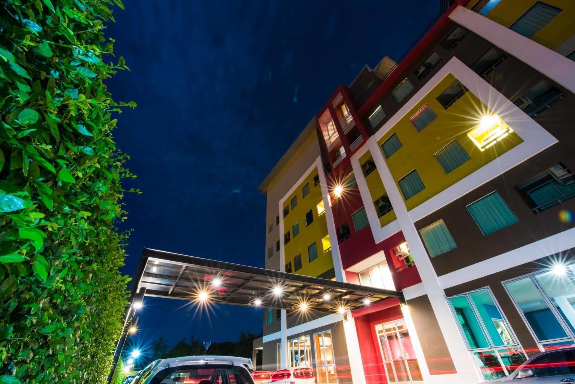 Trendy Hotel Nakhon Pathom Esterno foto