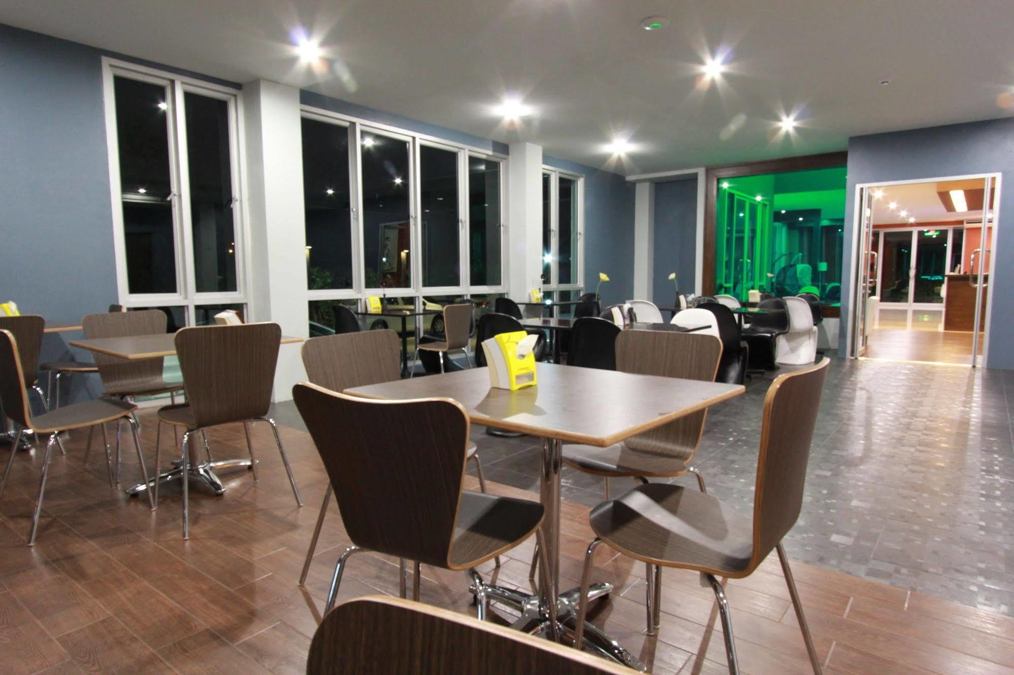 Trendy Hotel Nakhon Pathom Esterno foto