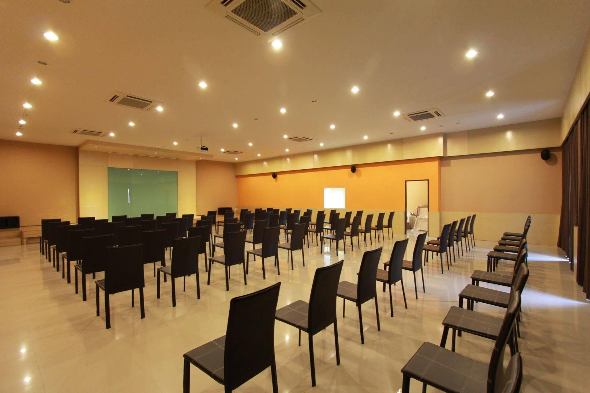 Trendy Hotel Nakhon Pathom Esterno foto